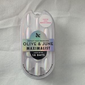 Olive & June Maximalist Almond Iridescent Press-On Nails